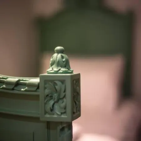 Victorian Elegance, Athens' Hidden Gem, 6br , 30sec To Metro , Ac , Netflix Apartment *